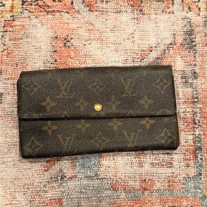 Authentic Louis Vuitton International Long Wallet Brown